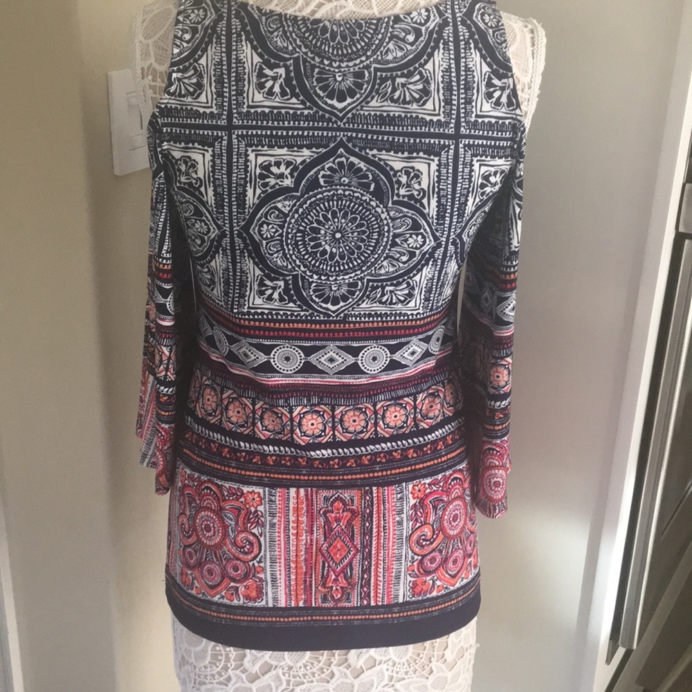 Cold shoulder top - Picture 3 of 5